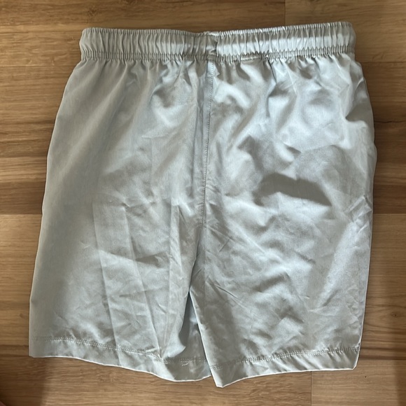 Tommy Bahama Light Gray Active Shorts/swim trunks -boys size XL 14 EUC - Picture 4 of 5
